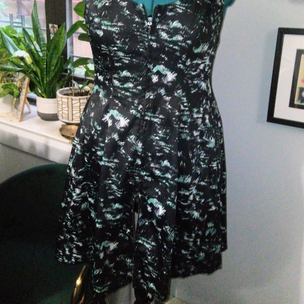 NWOT BCBGeneration Abstract Print Zip Front Dress Sz 10 - Picture 14 of 16